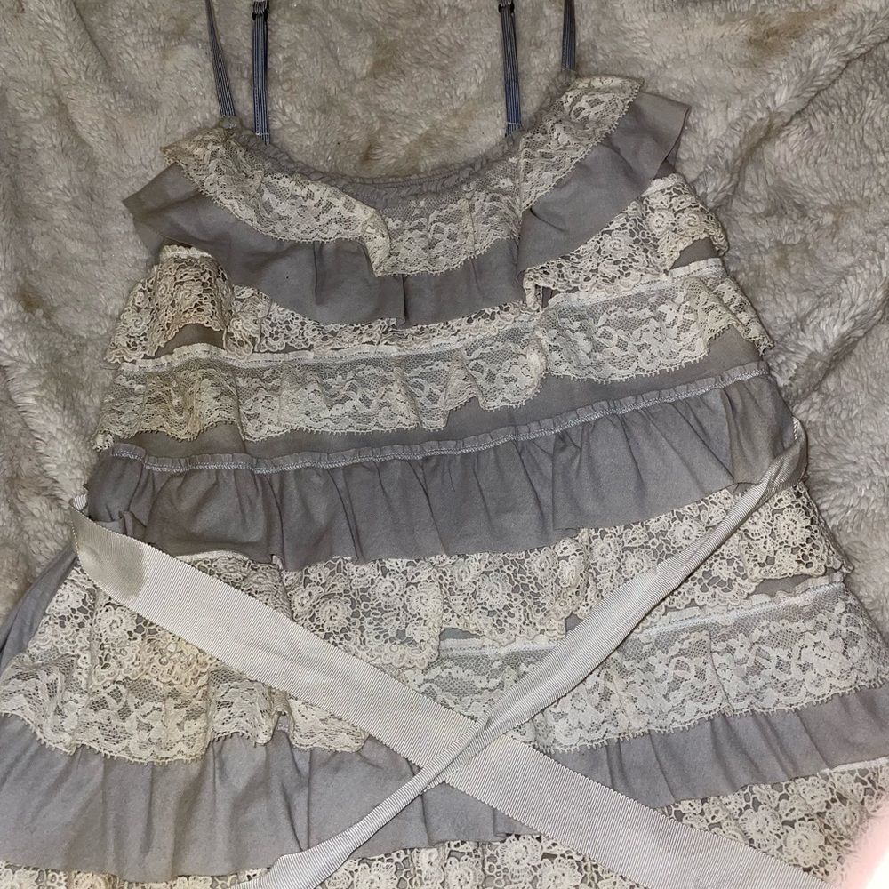 HOLLISTER Ruffles Ruffles Ruffles! An adorable tank size L - Picture 6 of 10